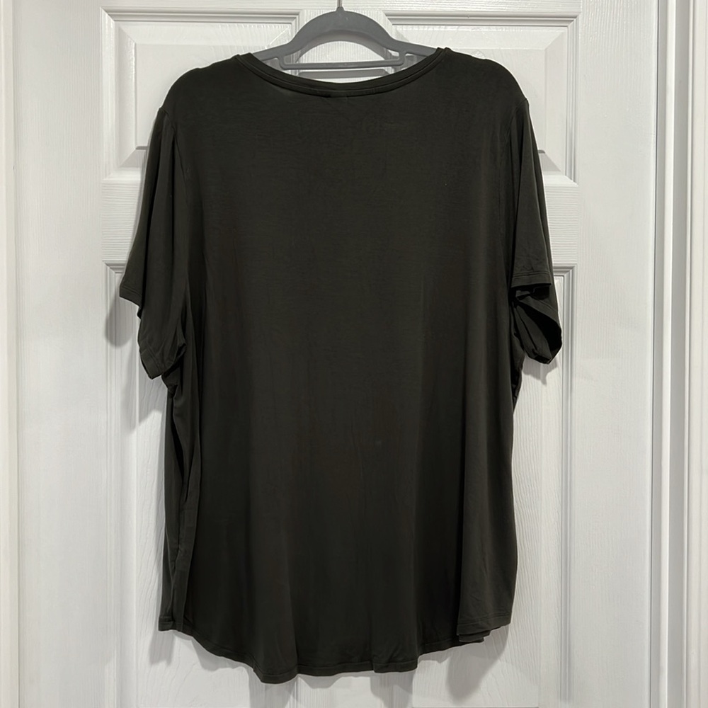 Old Navy Luxe V-Neck Tee - Picture 6 of 6